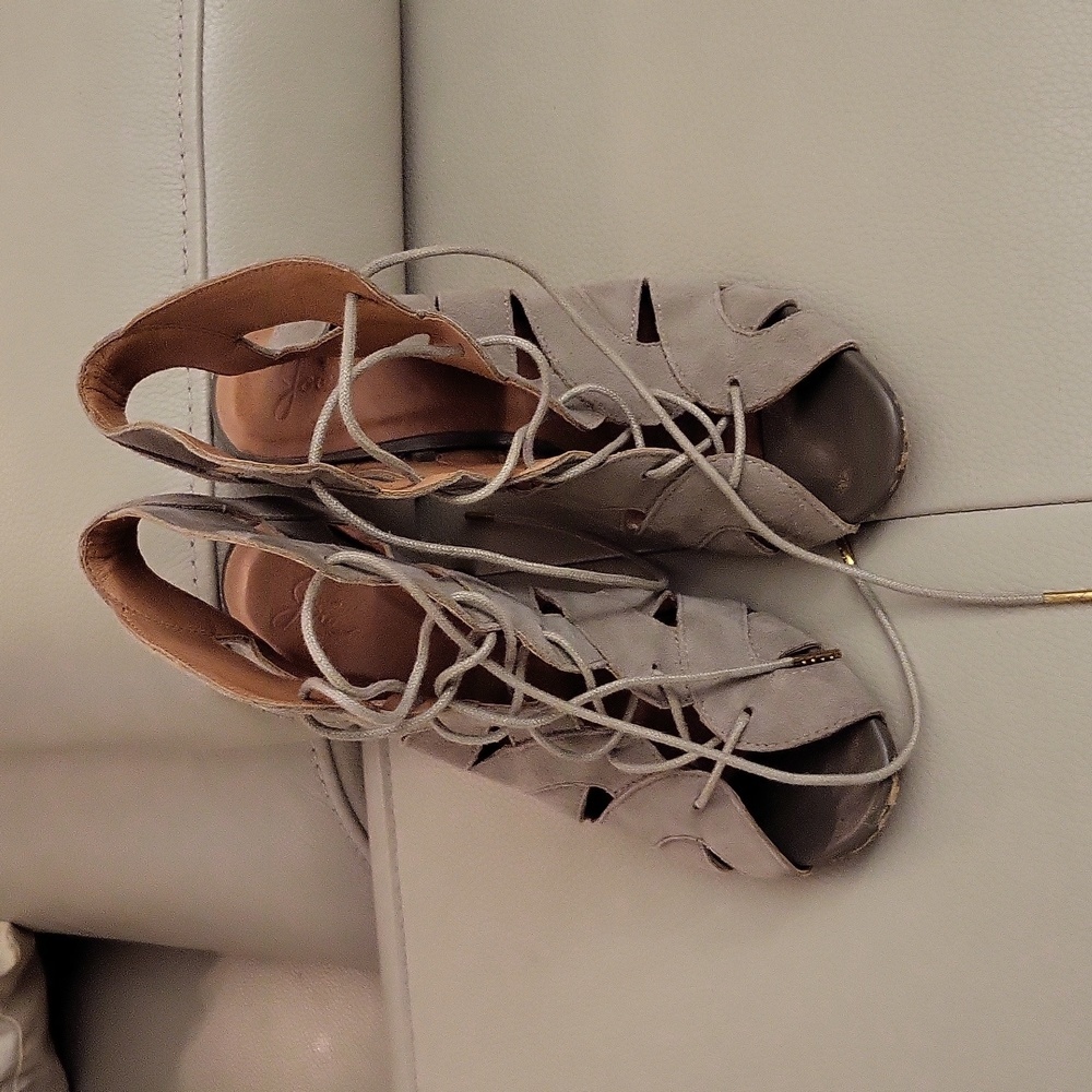 Joie Heel Grey suede lace-up gold tone - Picture 3 of 3